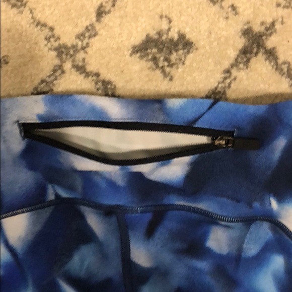 Speed up Lululemon blue and white leggings - Picture 7 of 7